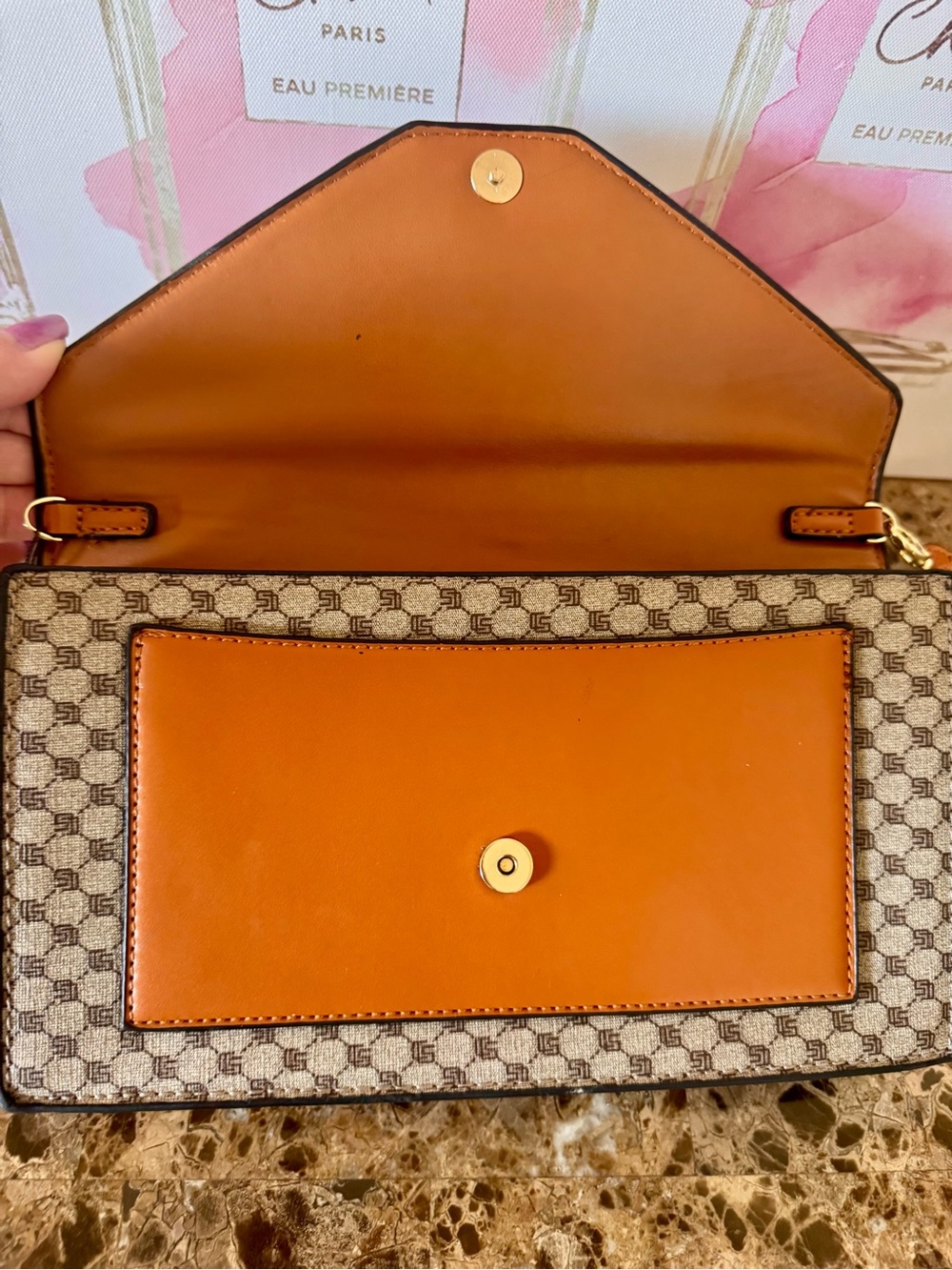 Caleesa Beige & Tan Signature Print Clutch NWT - Picture 4 of 5